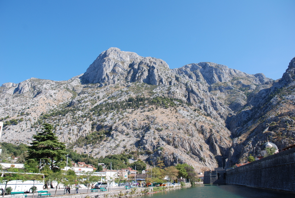 Montagnes et remparts Kotor, Monténégro.