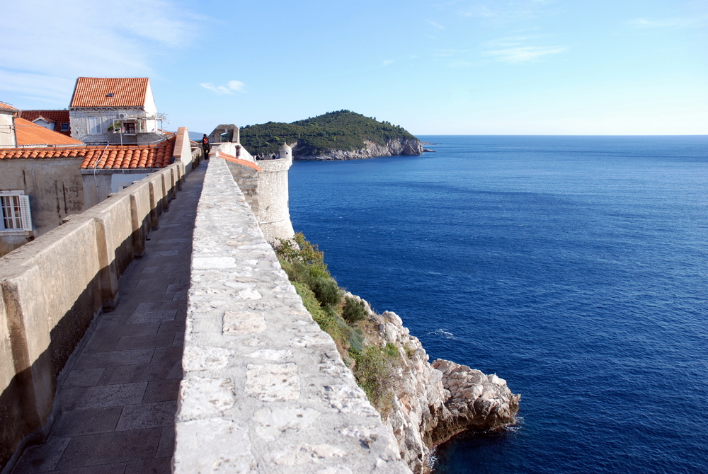  Chemin de ronde des fortifications de Dubrovnik, Croatie.