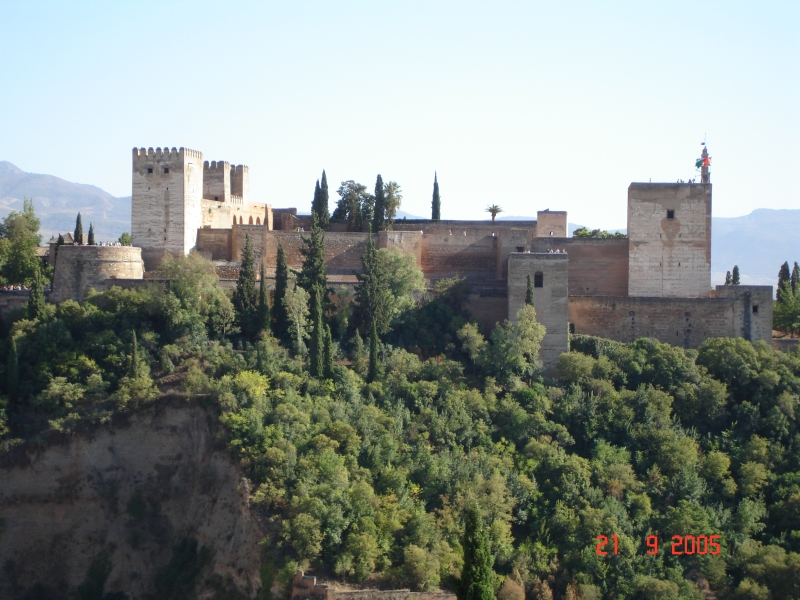 Grenade, Espagne : l'Alhambra vu du quartier de l'Albaicin.