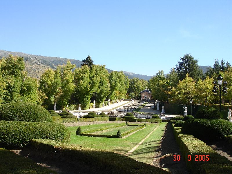 Allées somptueuse des jardins du Palais royal de la Granja de San Ildefonso, Espagne.