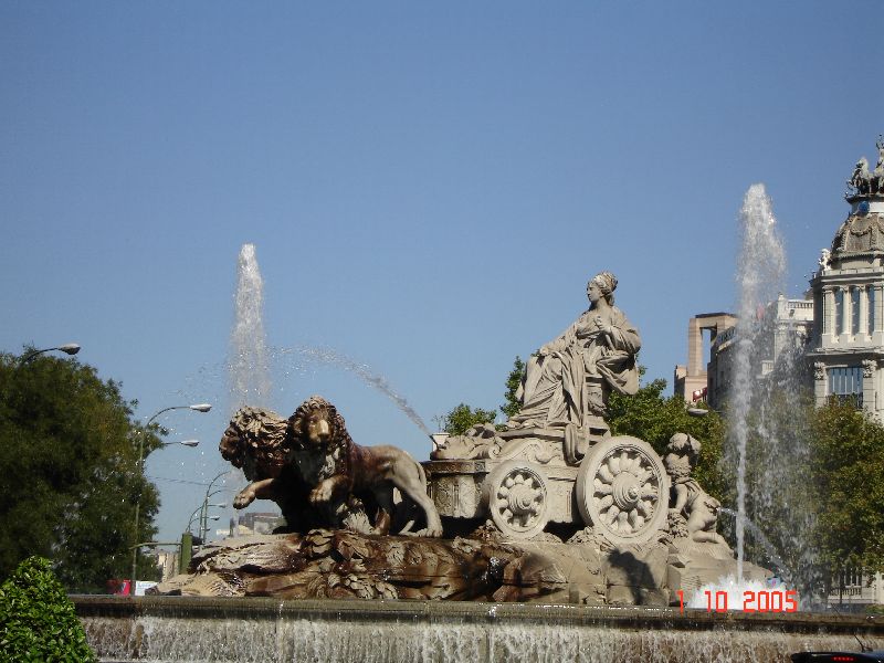 Cibeles sur son char. Fontaine de la Place de Cibeles, Madrid, Espagne.