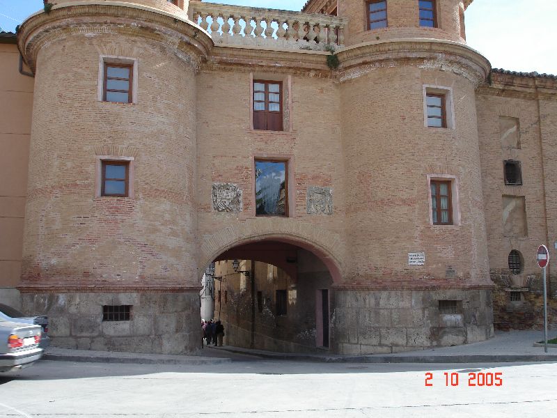 Une des portes de la ville de Calatayud, Espagne.