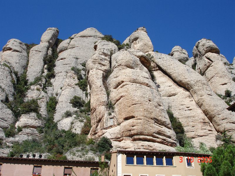 Montagne aux pics arrondis, Montserrat, Espagne.