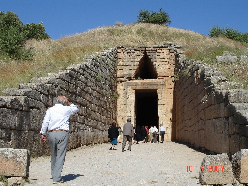 Le passage menant à la grande salle du trésor d’Atrée, Mycènes, Grèce.