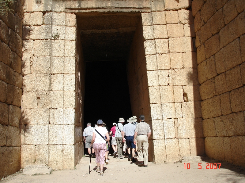 L’entrée menant au trésor d’Atrée, Mycènes, Grèce.