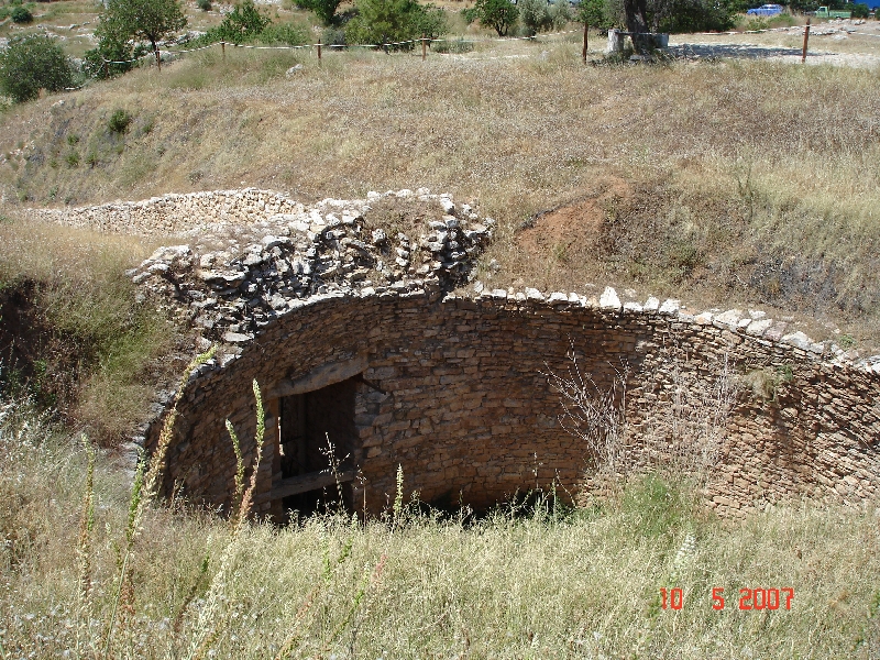 Puits, servant de sépulture, site archéologique de Mycènes, Grèce.