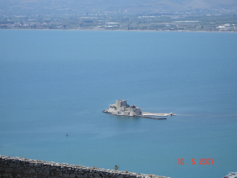 L’îlot fortifié de Bourtzi, vue de la citadelle de Palamidi, Nauplie, Grèce.