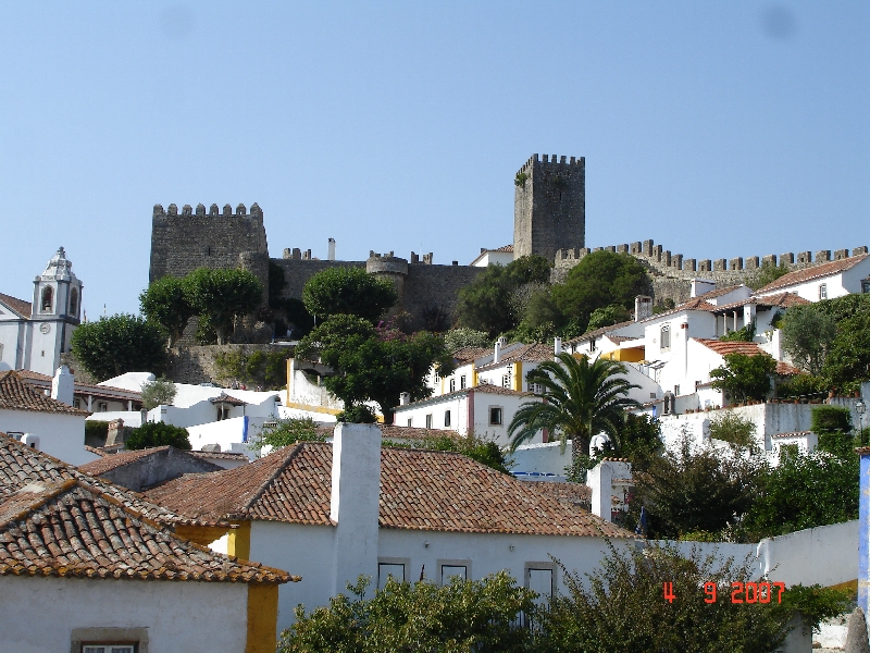 Obidos, un petit village entouré de fortifications.