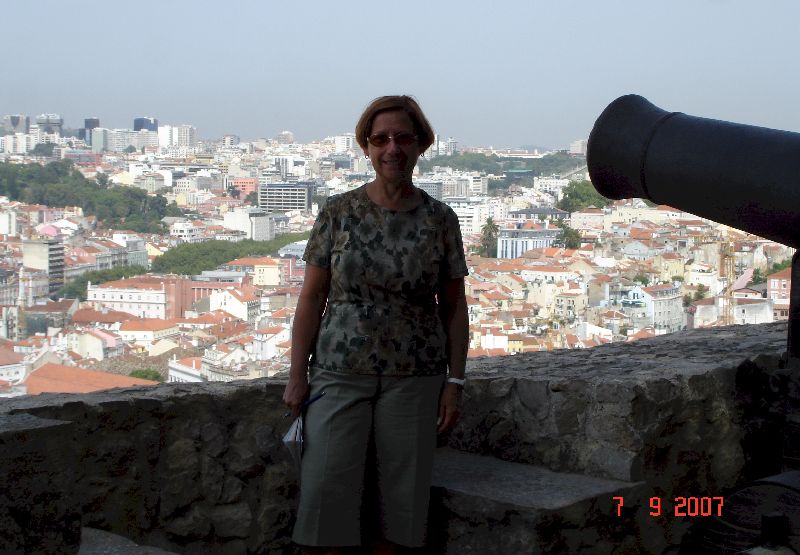 Canon sur les remparts du château São Jorge, Lisbonne, Portugal.