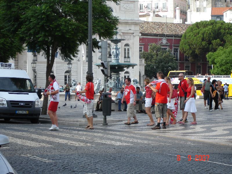 Des Polonais fêtaient une des victoires de leur pays en Coupe du monde de rugby, Lisbonne, Portugal.
