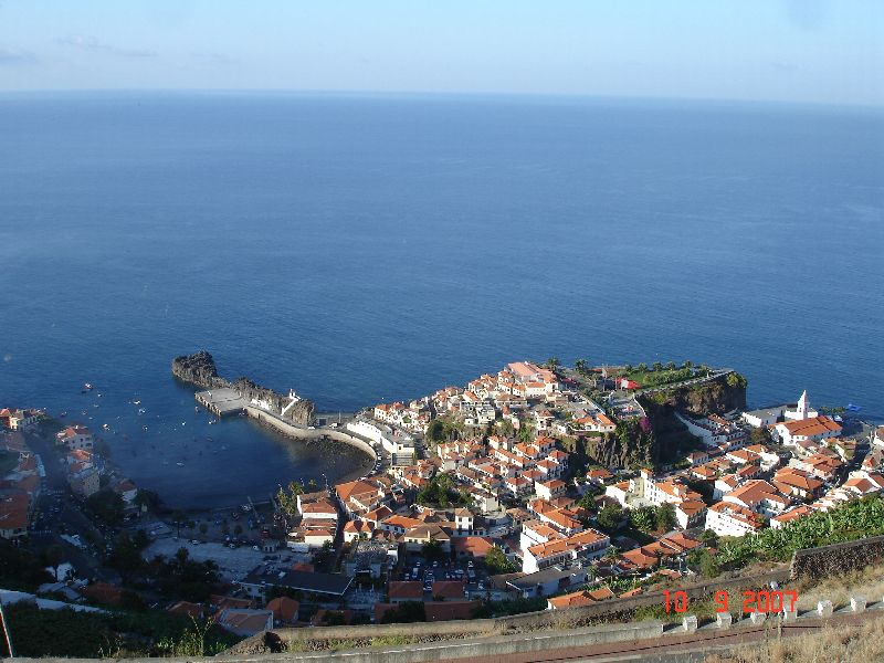 Un des petits villages situé sur l'île de Madère, Portugal.