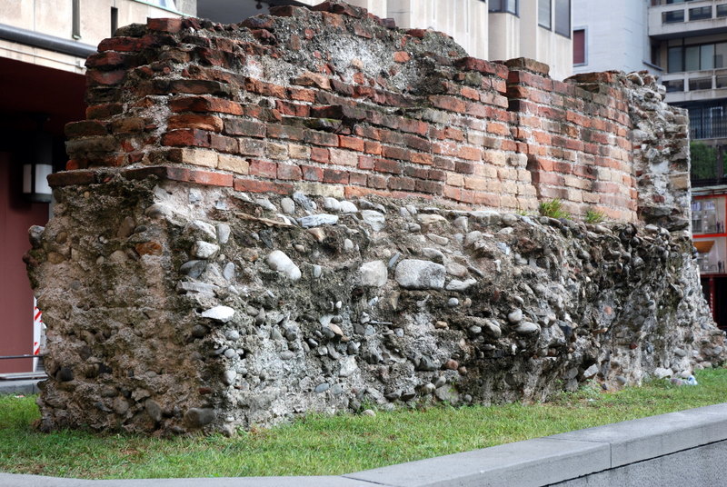 Vestiges d’un mur romain, Milan, Italie.