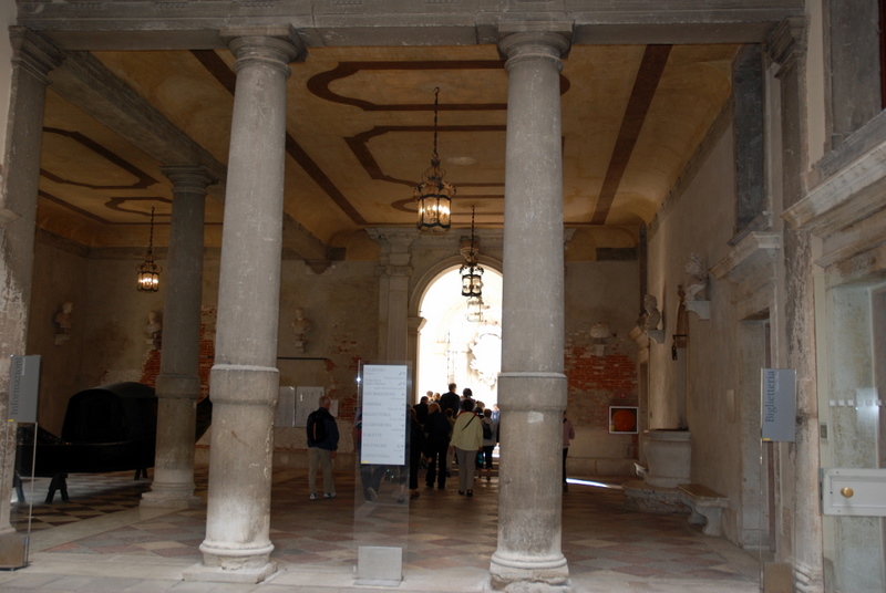 Hall d’entrée de la Ca' Rezzonico, Venise, Italie.