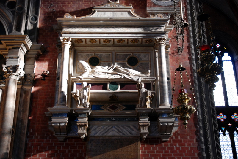 Tombeau du doge Francesco Foscari, basilique Santa Maria Gloriosa dei Frari, Venise, Italie.