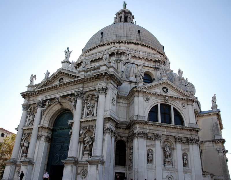 L’église Santa Maria della Salute, Venise, Italie.