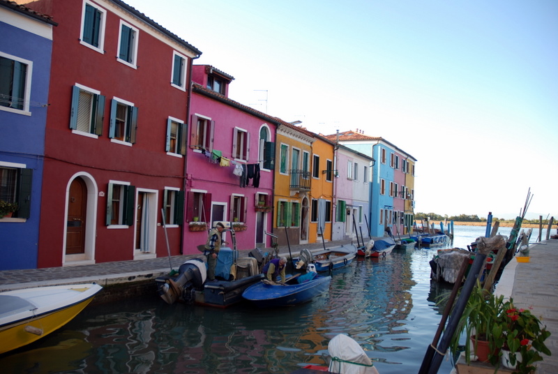 Petites maisons colorées des pêcheurs de Burano, Venise, Italie.