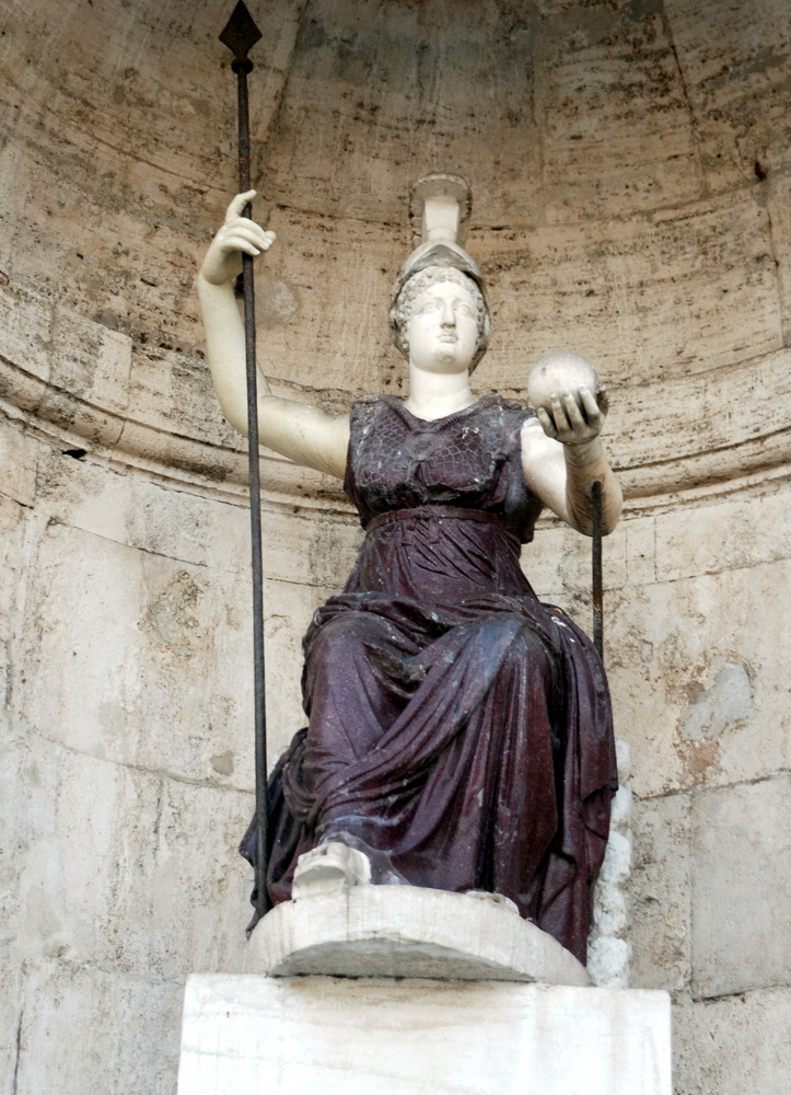 Statues du palais sénatorial, Rome, Italie. Statues du palais sénatorial, Rome, Italie.