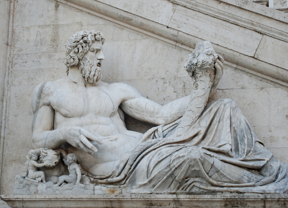 Statues du palais sénatorial, Rome, Italie. Statues du palais sénatorial, Rome, Italie.