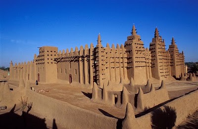 Mosquée de Djenné au Mali, Vers-Pont-du-Gard, France