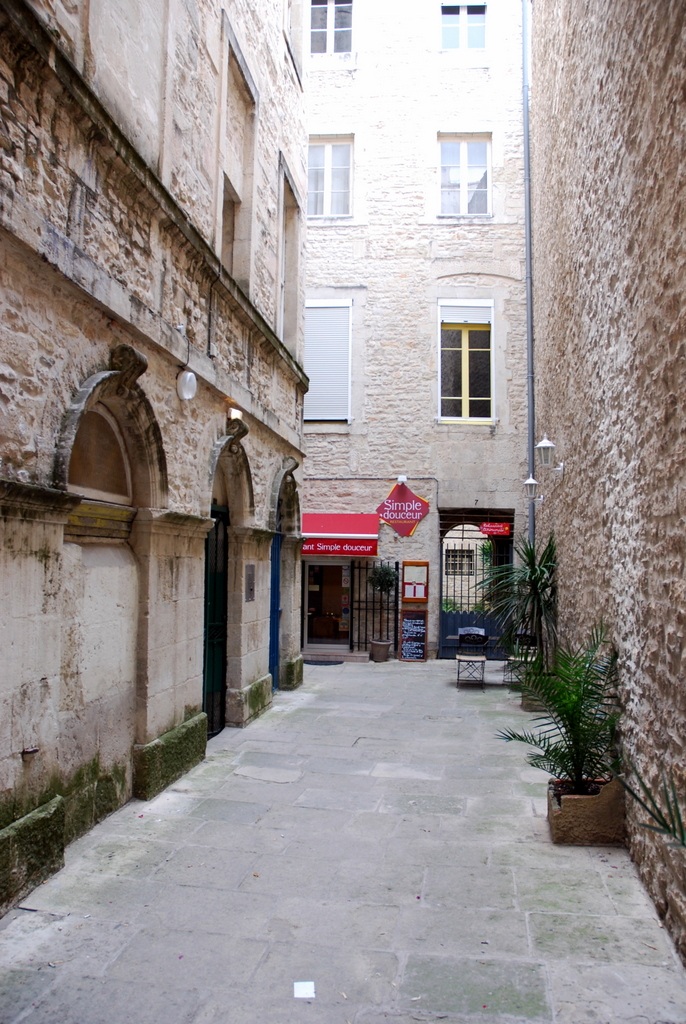 Passage du Vieux-Nîmes, Nîmes, France