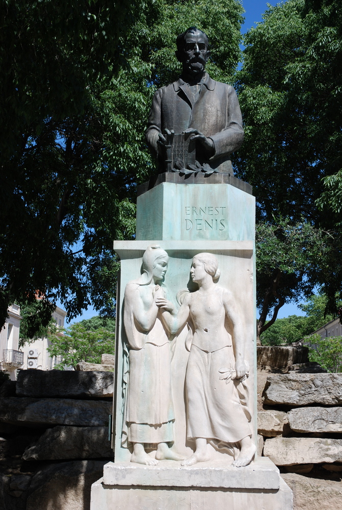 Monument hommage à Ernest Denis, Nîmes, France