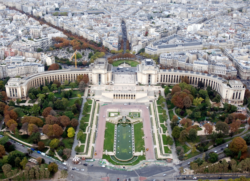Palais de Chaillot vue du sommet de la tour Eiffel, Paris, France 
