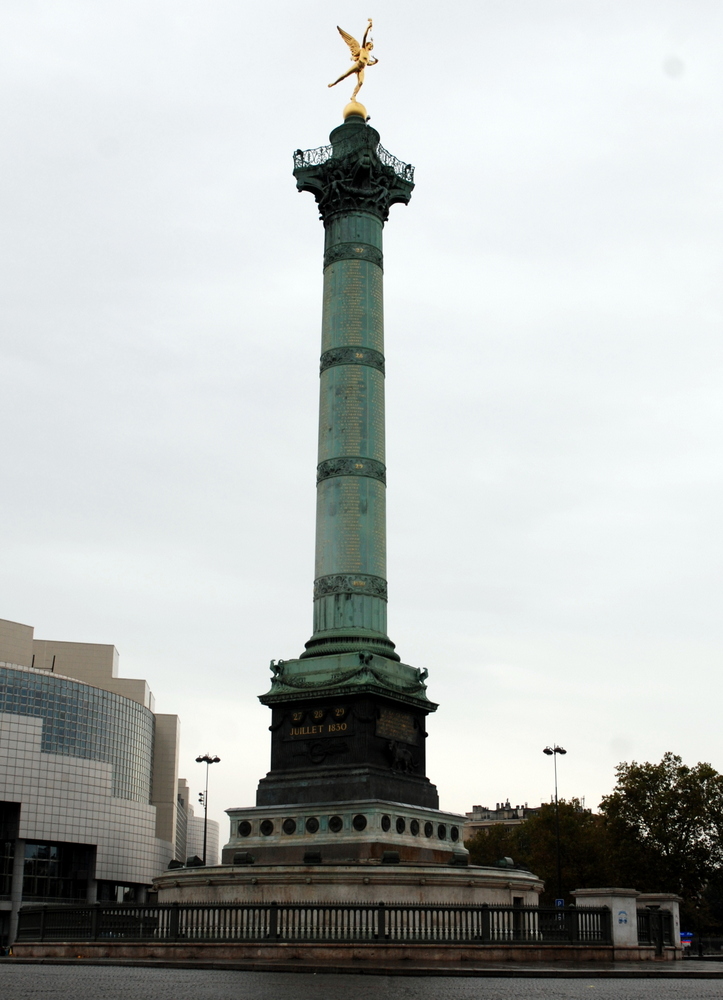 La colonne de Juillet, Place de la Bastille, Paris, France.