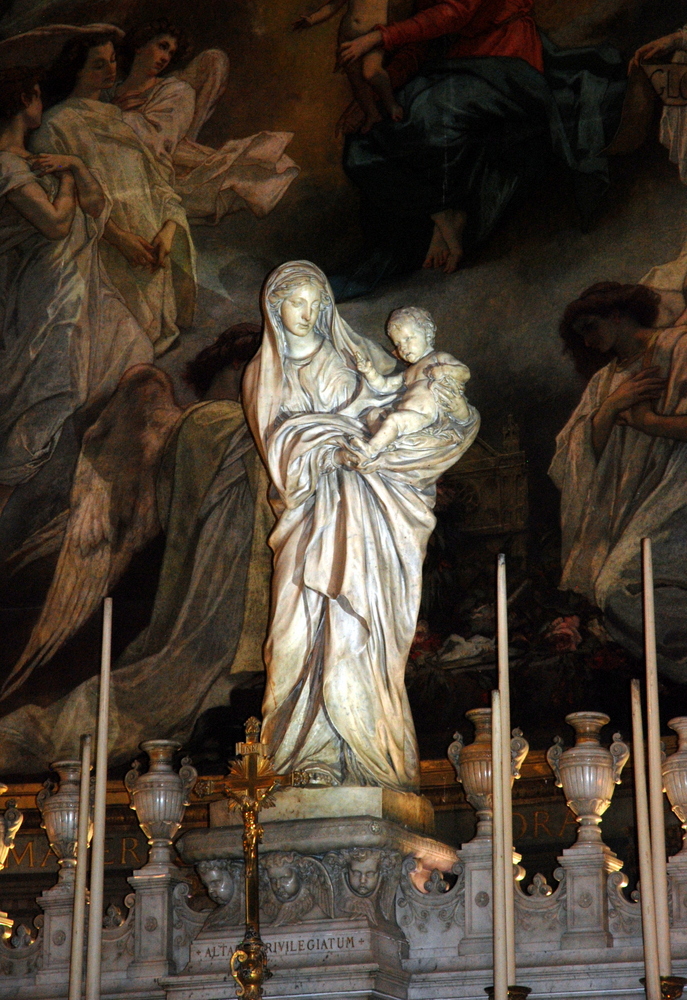 Vierge à l'enfant de Pigalle, Église Saint-Eustache, Paris, France.