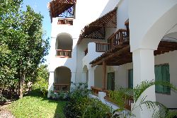 L’édifice abritant notre chambre à l’hôtel Valentin Imperial Maya à Playa del Carmen au Mexique.