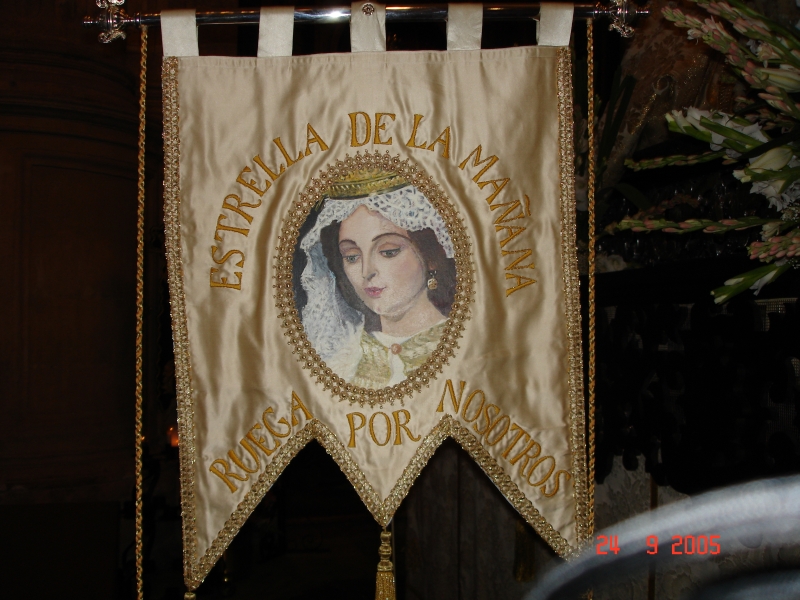 La bannière de la procession, Ronda, Espagne.