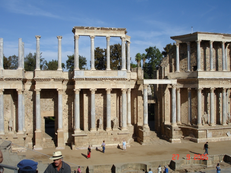 Un mur de colonnades du théâtre romain de Mérida, Espagne.