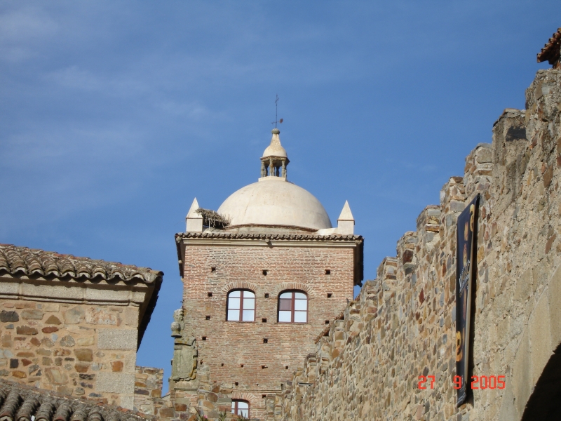 Probablement une ancienne mosquée aujourd’hui convertie en église, Cáceres, Espagne.