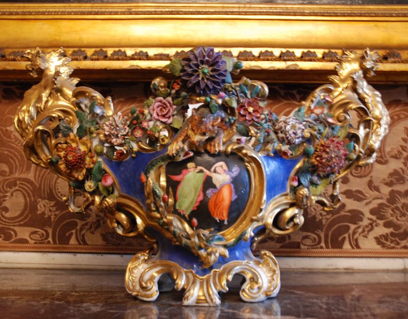 De superbes vases, Palais royal de Naples, Italie.