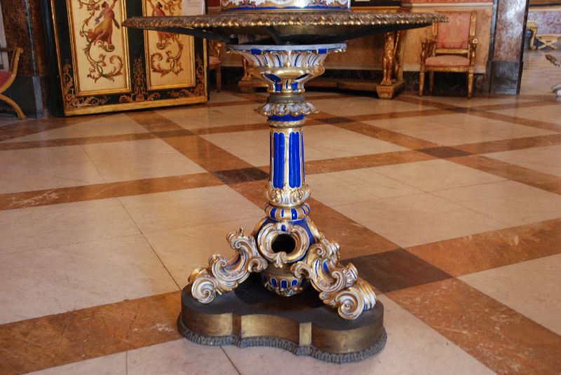 Table donnée au roi de Naples par le Tzar François 1er, Palais royal de Naples, Italie.