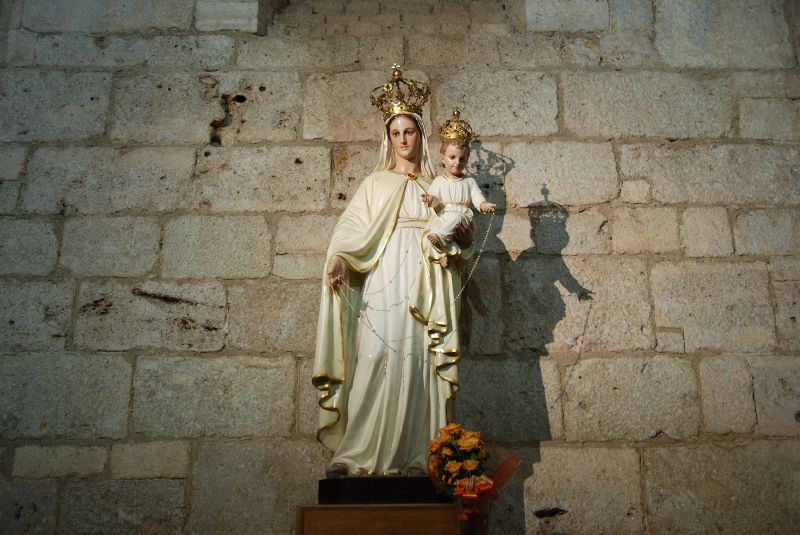 La Vierge du rosaire, église de l’abbaye de Casamari, Italie.