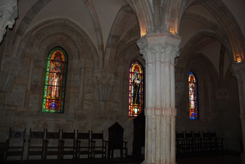 Vitraux de l’église de l’abbaye de Casamari, Italie.
