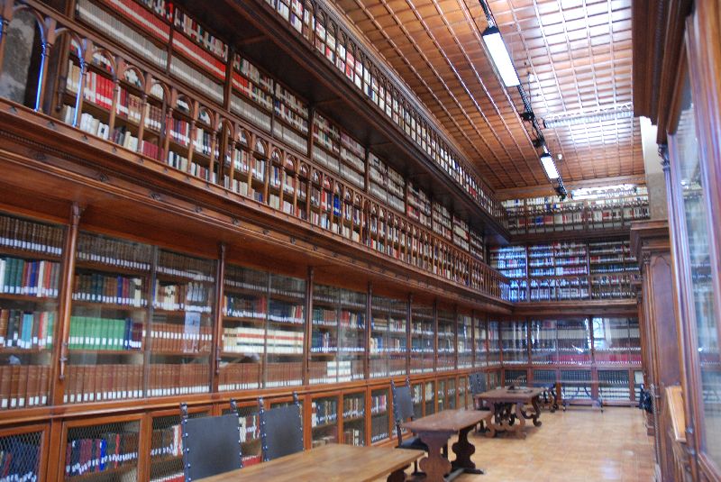 La bibliothèque de l’abbaye de Casamari, Italie.