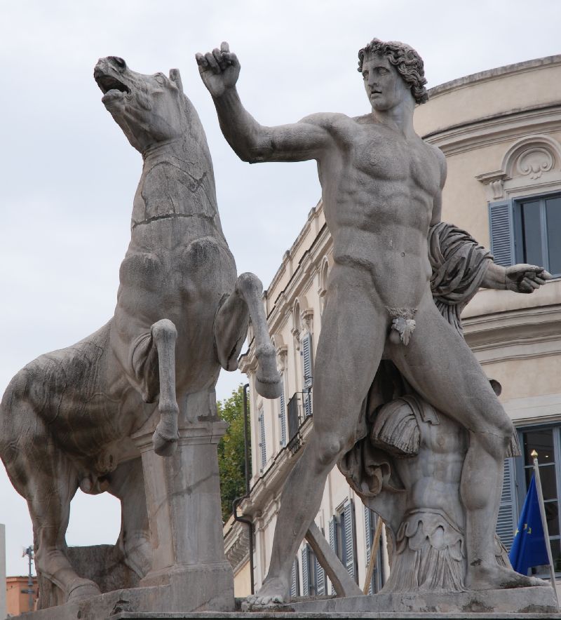 Monument à Castor et Pollux et l’obélisque de la Place du Quirinal, Rome, Italie.