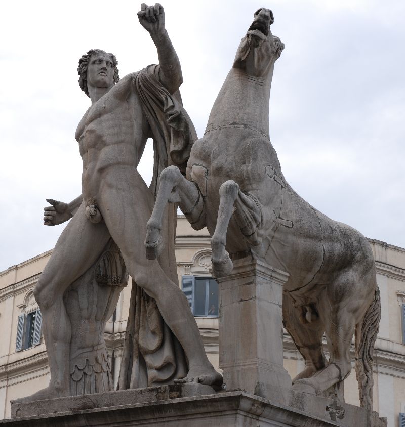 Monument à Castor et Pollux et l’obélisque de la Place du Quirinal, Rome, Italie.