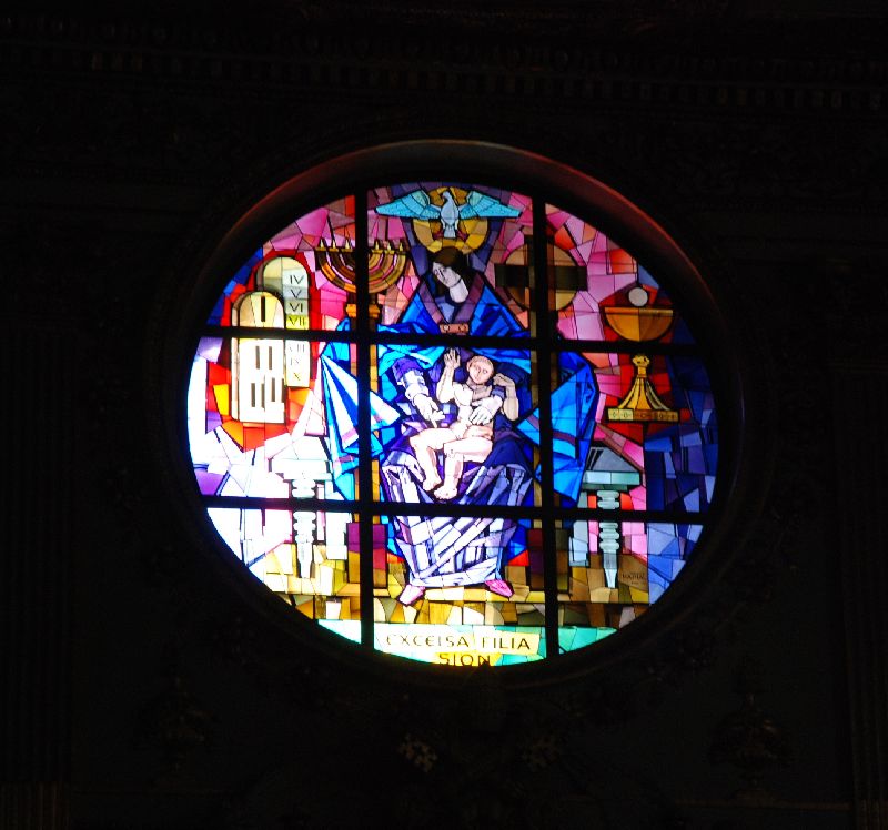 Un vitrail de la basilique Sainte-Marie-Majeure, Rome, Italie.