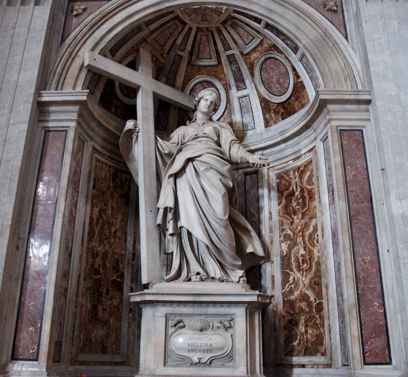 Statue de Sainte-Hélène, basilique Saint-Pierre de Rome, Italie.