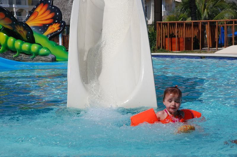 Le Barcelo Punta Cana, sa piscine pour enfants et ses glissades d’eau! Punta Cana, République dominicaine.