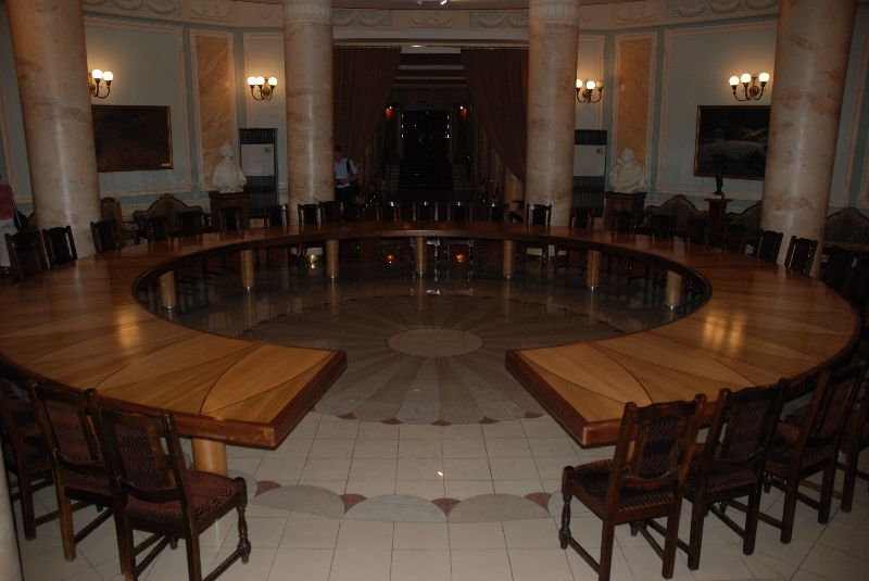 Table d’où Joseph Staline présidait les réunions de l’état-major de l’armée, Moscou, Russie.