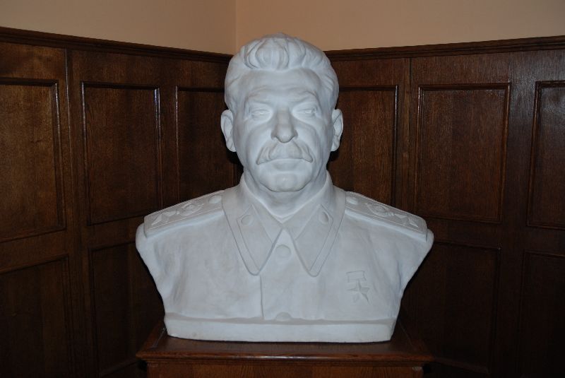Buste de Joseph Staline dans la salle de conférence du bunker, Moscou, Russie.
