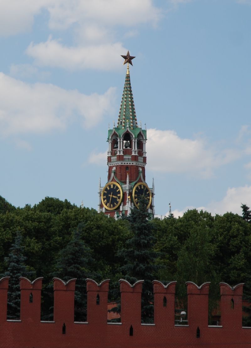 Tour Spasskaïa vue de la Moskova, Moscou, Russie.
