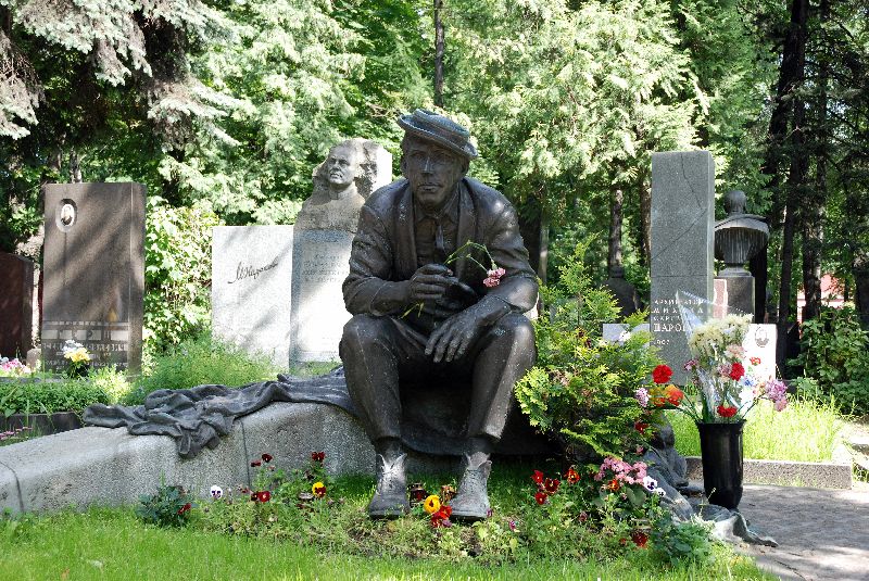 Iouri Nikouline, cimetière de Novodievitchi, Moscou, Russie.