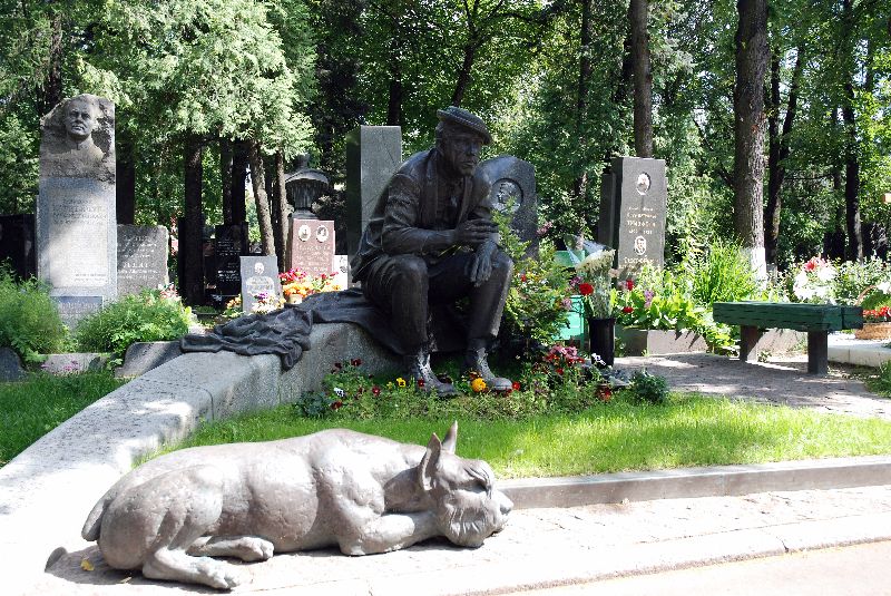 Iouri Nikouline, cimetière de Novodievitchi, Moscou, Russie.