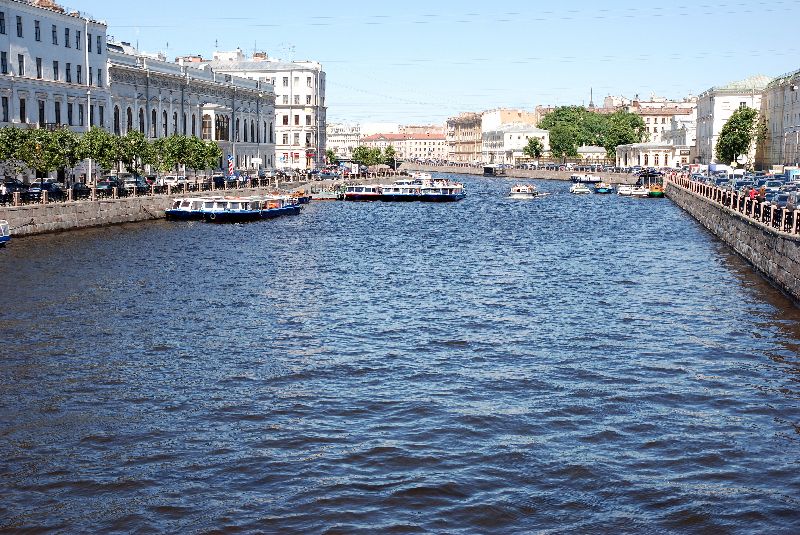 Canal sous le pont Anitchkov, avenue Perspective Nevski, Saint-Pétersbourg, Russie.
