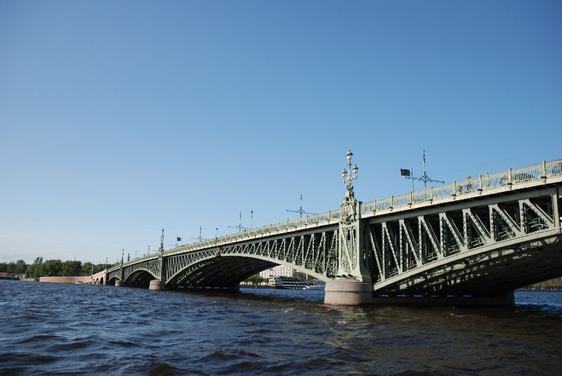Le pont de la Trinité, Saint-Pétersbourg, Russie.