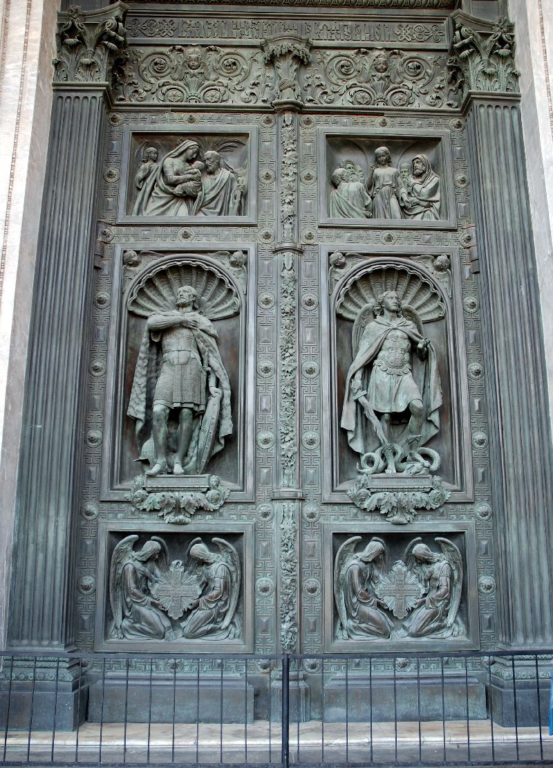 Porte d’entrée de la cathédrale Saint-Isaac, Saint-Pétersbourg, Russie.